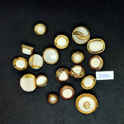 18 boutons en résine blanc et doré - taille diverse - tr3395