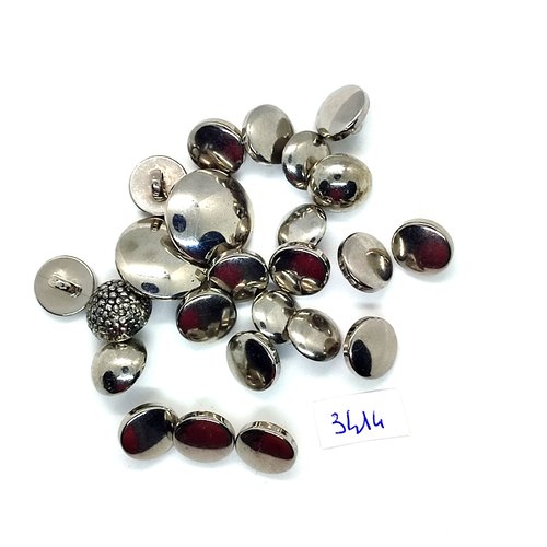 24 boutons en résine argenté - entre 13mm et 20mm - tr3414