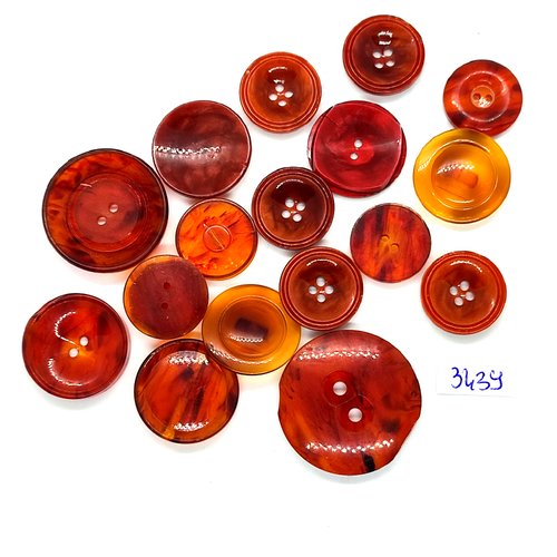17 boutons en résine marron opaque - entre 18mm et 30mm - tr3439