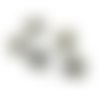 5 boutons en métal argenté (fleur)- entre 18mm et 22mm - tr3472
