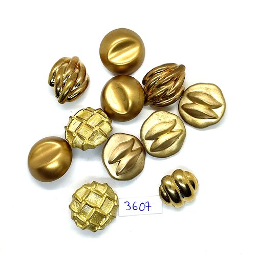 11 boutons en résine doré - entre 20mm et 25mm - tr3607
