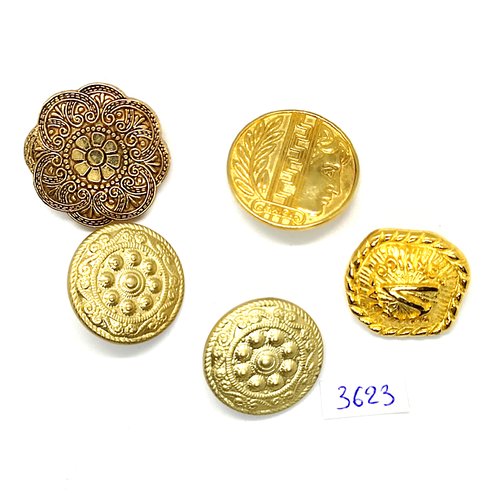 5 boutons en résine et métal doré - entre 25mm et 29mm - tr3623