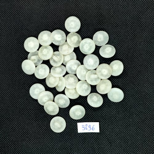 35 boutons en résine beige clair / ivoire - 15mm - tr3896