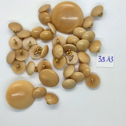 30 boutons en résine beige et métal doré - taille diverse - tr3913