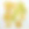11 boutons en résine jaune - entre 18mm et 22mm - tr3994