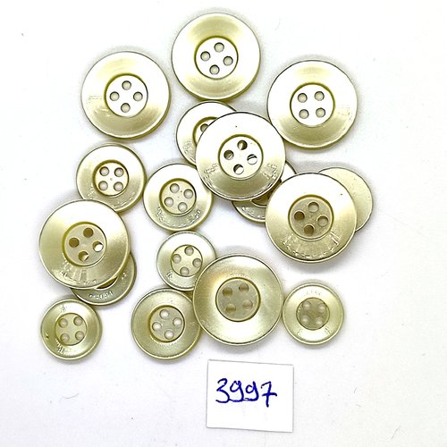 17 boutons en résine jaune / vert - 18mm - 14mm et 12mm - tr3997