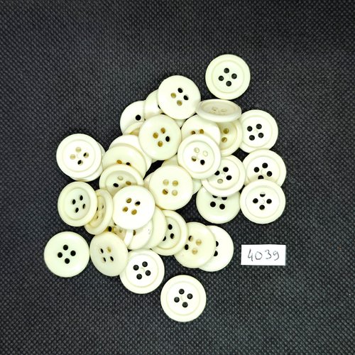 37 boutons en résine blanc cassé - 18mm - tr4039
