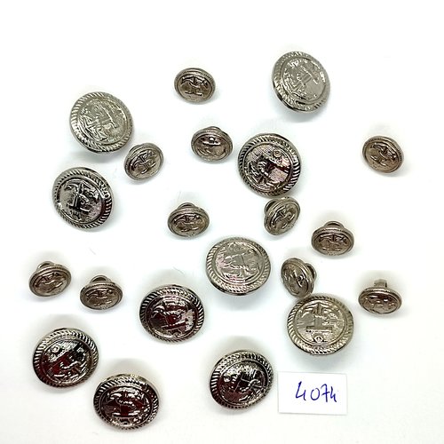 31 boutons en résine argenté - une ancre - 12mm et 18mm - tr4074
