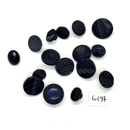 16 boutons en résine noir - taille diverse et modèle différent - tr4197