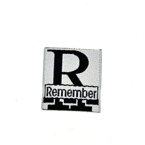 1 thermocollant / écusson à coudre - remember - 25x25mm