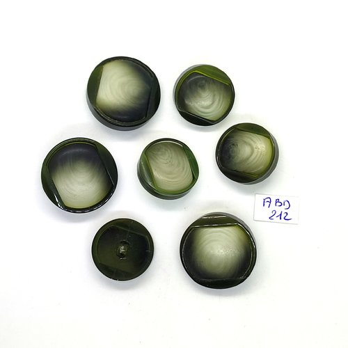 7 boutons en résine vert - 26mm et 22mm - abd212