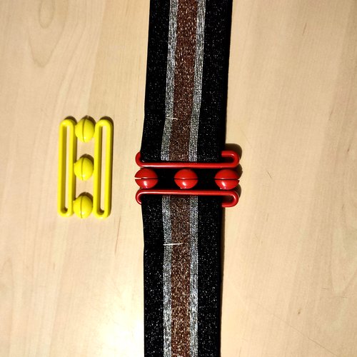 1 ceinture de 43cm avec une boucle jaune et rouge - 6,5cm - abd425