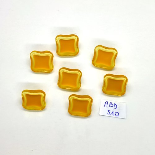 7 boutons en résine jaune / orangé - 17x17mm - abd510