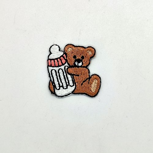 1 thermocollant / écusson à coudre - un ours avec biberon - marron et blaznc