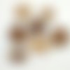 7 boutons en bois marron - taille et modèle différent - abd667