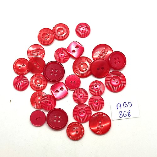 28 boutons en résine rouge - entre 10mm et 14mm - abd868