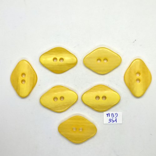 7 boutons en résine jaune - 24x35mm - abd951