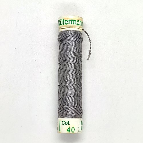 Fil de soie gris - gutermann - 10m - n°40