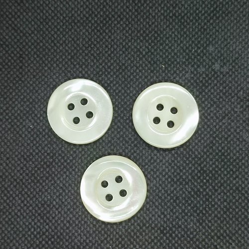 3 boutons en nacre écru / blanc cassé - 22mm