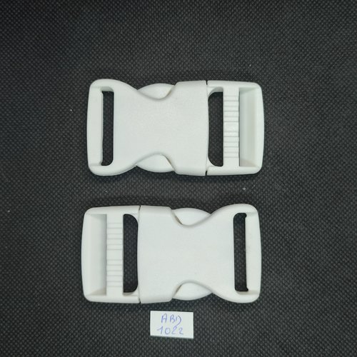 2 attaches en résine blanc - 75x40mm - abd1022
