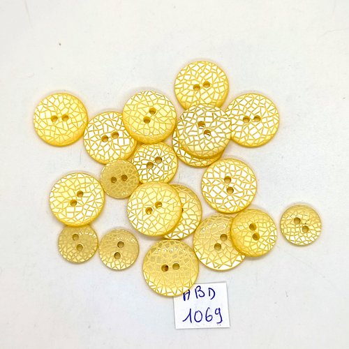 19 boutons en résine jaune - 18mm - 15mm et 13mm - abd1069