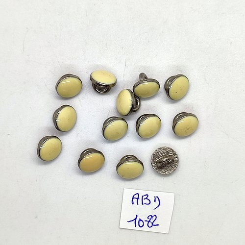 13 boutons en résine jaune clair et argenté - 8mm - abd1082