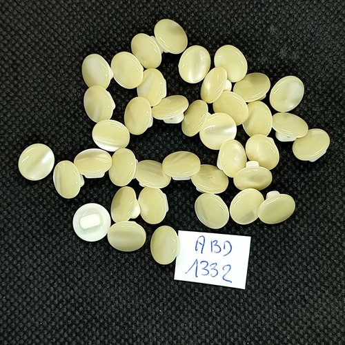 35 boutons résine ivoire / beige clair - 10mm - abd1332