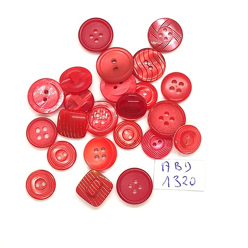 23 boutons résine rouge - entre 11mm et 15mm - abd1320