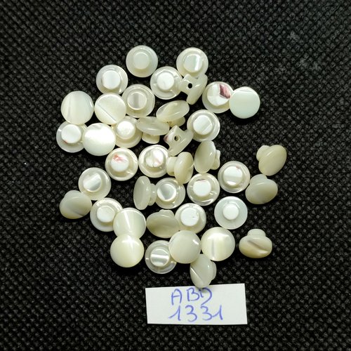 40 boutons nacre ivoire / beige clair - 7mm - abd1331