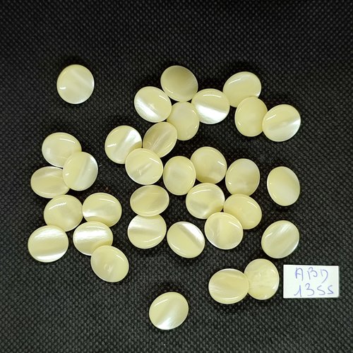 33 boutons résine ivoire / jaune clair - 13mm - abd1355