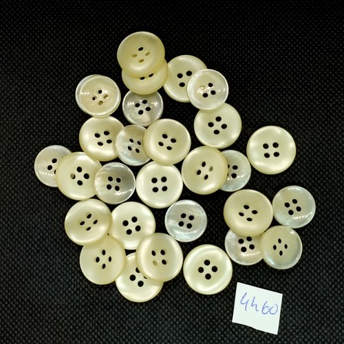 29 boutons en résine beige clair - 18mm et 15mm - tr4460