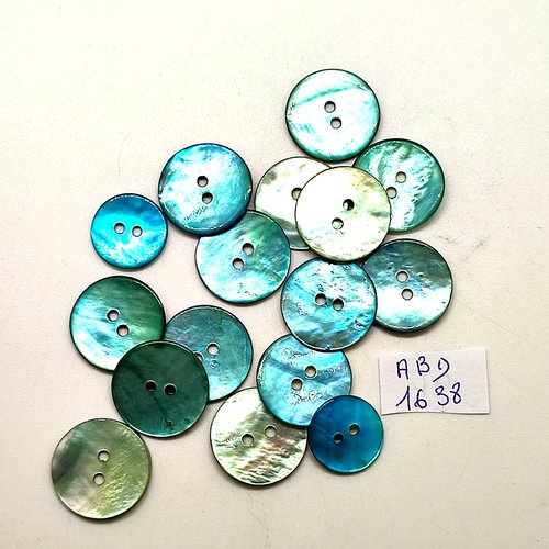16 boutons en nacre ton bleu - entre 14mm et 18mm - abd1638