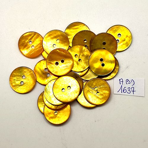 23 boutons en nacre jaune - 17/18mm - abd1637