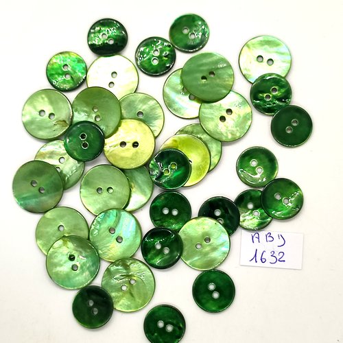 37 boutons en nacre vert - 18mm et 14mm - abv1632
