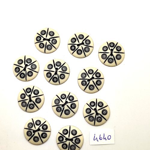 11 boutons en résine noir et blanc cassé - 20mm - tr4640