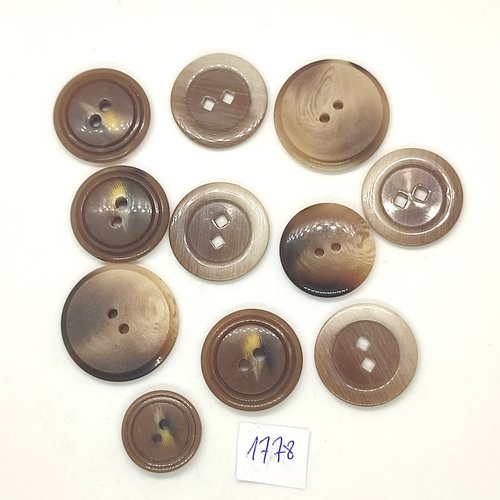 11 boutons en résine marron - entre 18mm et 27mm - abd1778