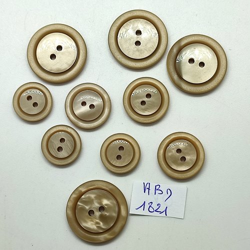 10 boutons en résine marron clair - 23mm - 18mm  et 15mm - abd1821