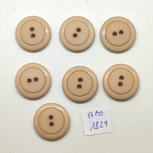 7 boutons en résine beige - 20/21mm - abd1829