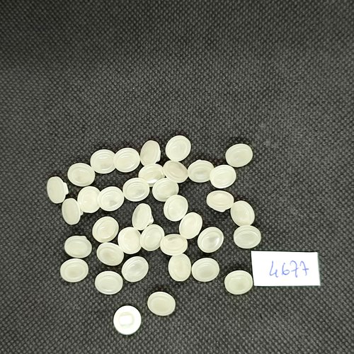 35 boutons en résine ivoire / blanc cassé - 10mm - tr4677