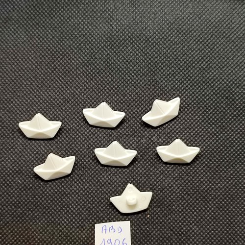 7 boutons fantaisie en résine blanc (un bateau) - 14x20mm - abd1906