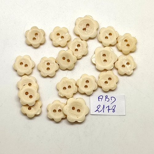 19 boutons en résine beige - fleur - 14mm et 12mm - abd2178