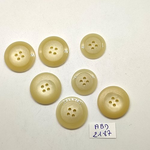 7 boutons en résine beige clair - 19mm et 23mm - abd2187