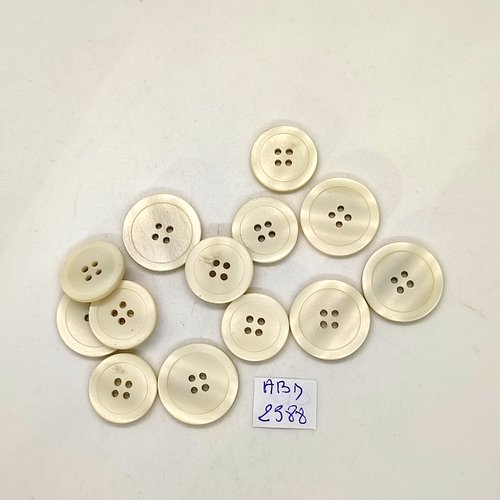13 boutons en résine blanc cassé - 18mm et 15mm - abd2388