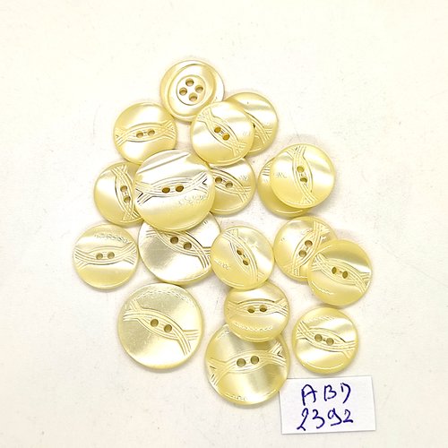 12 boutons en résine jaune - 18mm et 14mm - abd2392