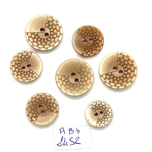 7 boutons en résine beige - 18mm - 15mm et 12mm - abd2452