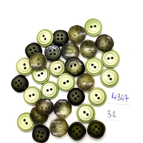 34 boutons en résine vert - entre 13mm et 14mm - tr4847