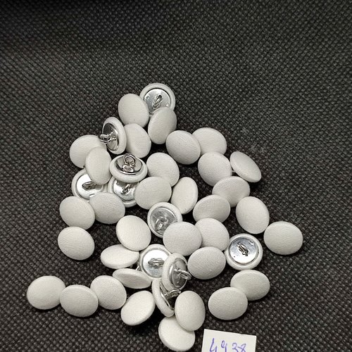 44 boutons en passementerie blanc et métal argenté - 11/12mm - tr4938