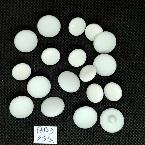 18 boutons en résine blanc - 16mm et 13mm - abd2554