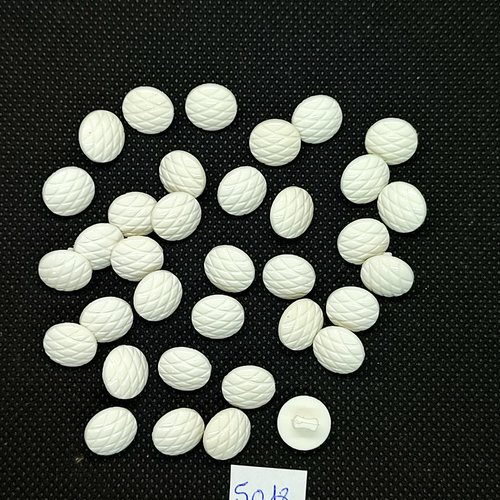 35 boutons en résine blanc- 11mm - tr5018