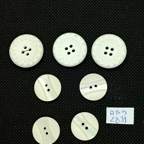 7 boutons en résine  3 bt blanc 23mm et 4 bt beige clair 18mm - abd2839